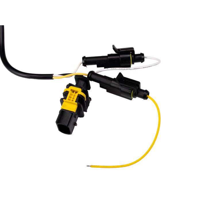 Nærbillede af kabler og sorte stik med gule låse for LEDson Optoline NG+