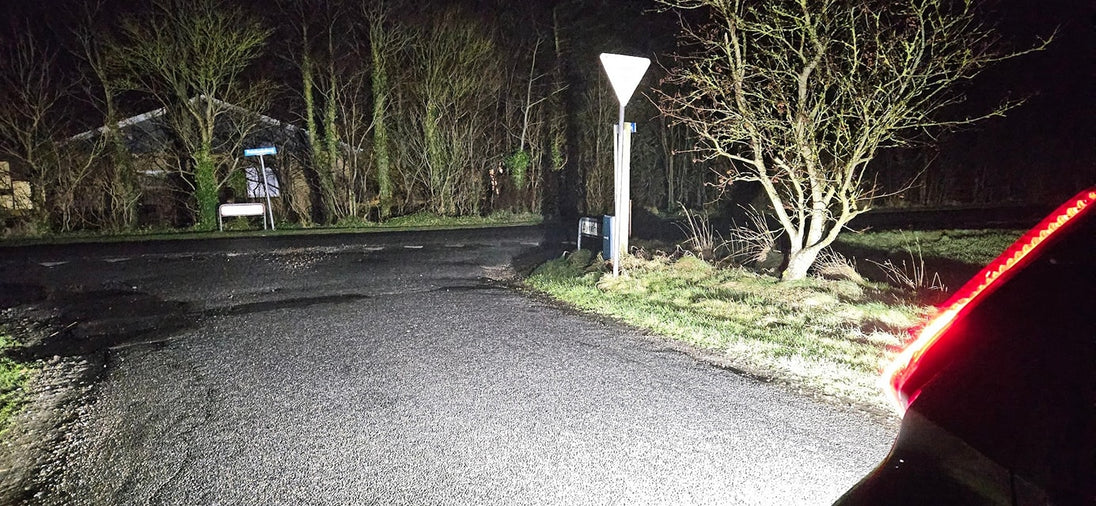 LEDSON Nano baklys belyst vej om natten til Aygo